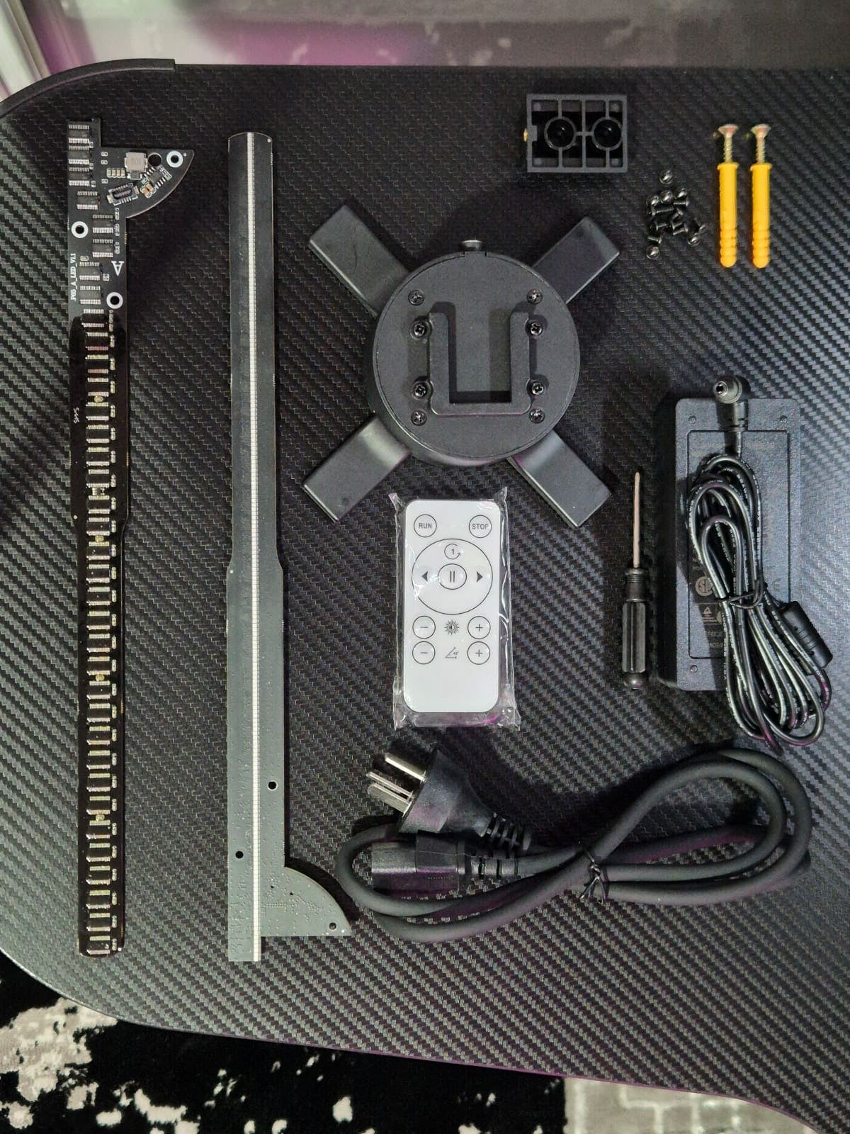 HoloX Ultra - 3D Holographic Display (65cm) – HoloXcel